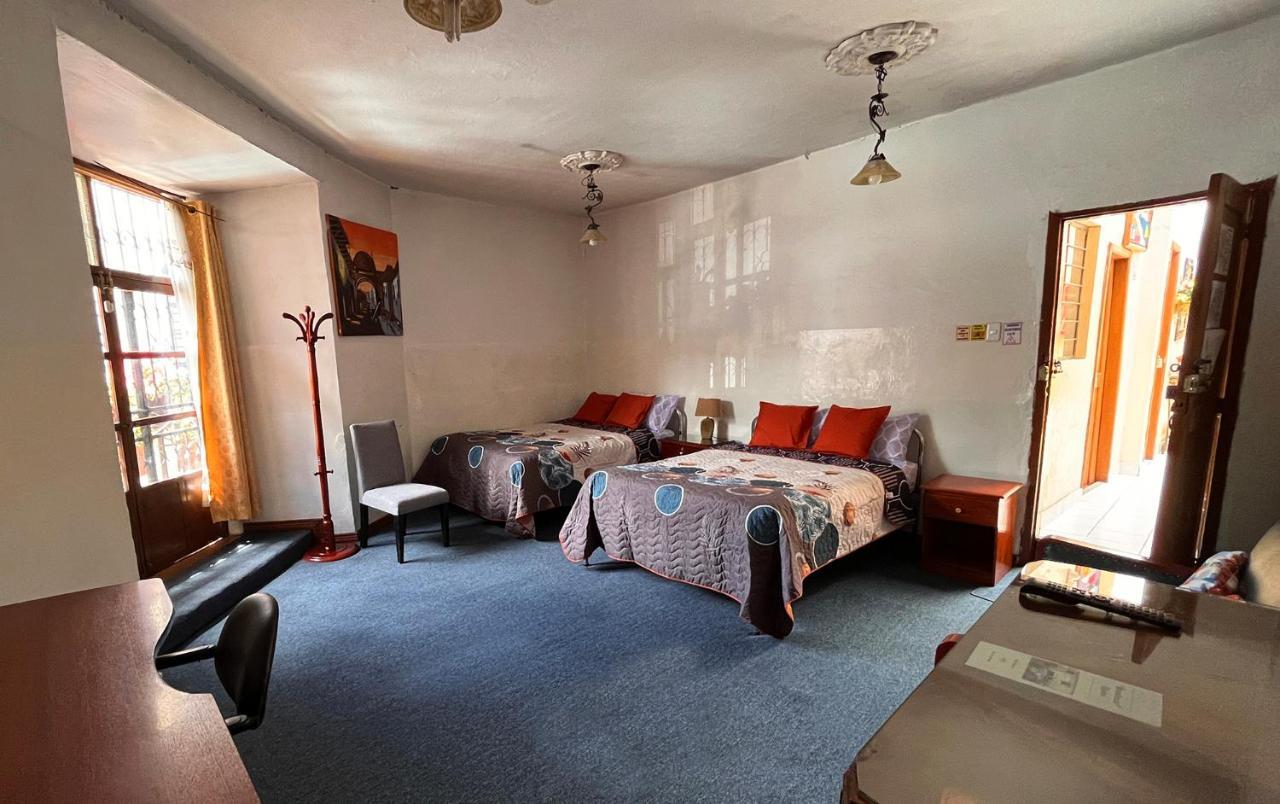 Hostal Benalcazar Quito Exterior photo
